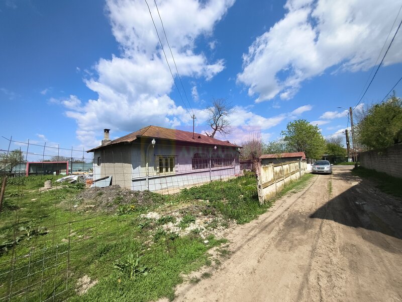 Teren cu o casa demolabila in satul Posta la 15 minute de Bucuresti