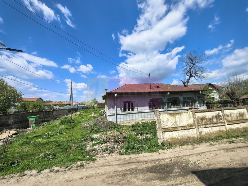 Teren cu o casa demolabila in satul Posta la 15 minute de Bucuresti