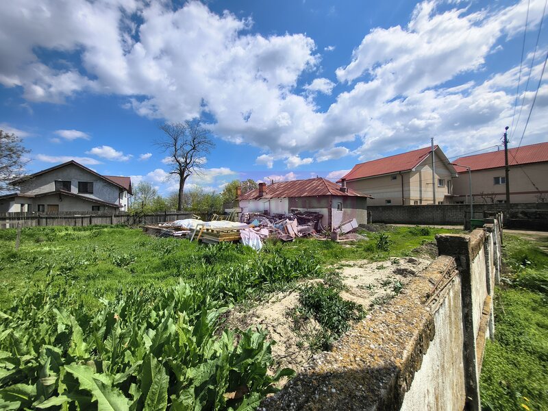 Teren cu o casa demolabila in satul Posta la 15 minute de Bucuresti