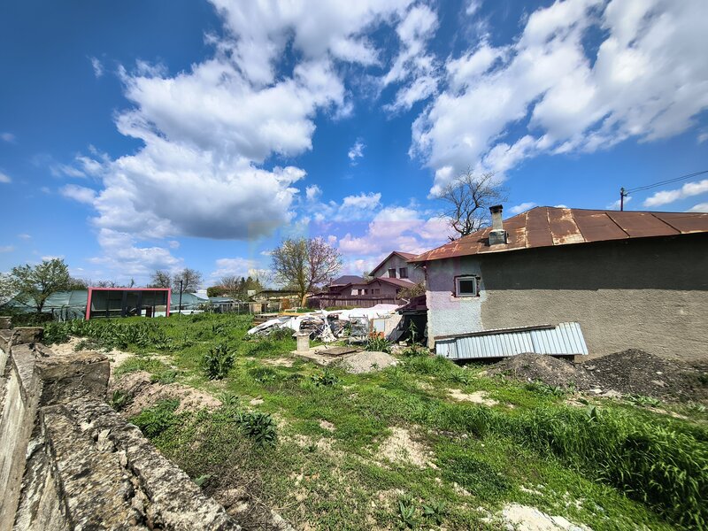 Teren cu o casa demolabila in satul Posta la 15 minute de Bucuresti