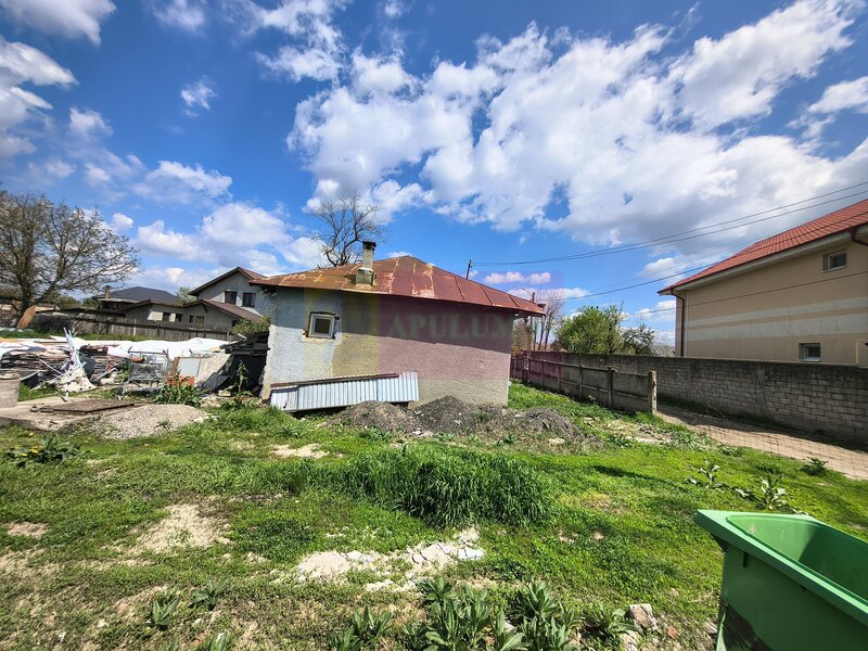 Teren cu o casa demolabila in satul Posta la 15 minute de Bucuresti