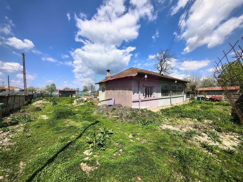 Teren cu o casa demolabila in satul Posta la 15 minute de Bucuresti