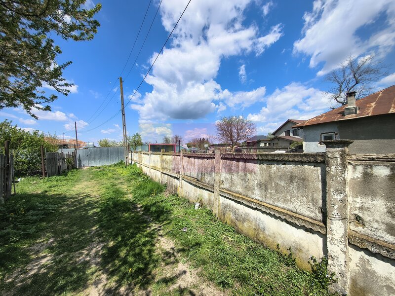 Teren cu o casa demolabila in satul Posta la 15 minute de Bucuresti